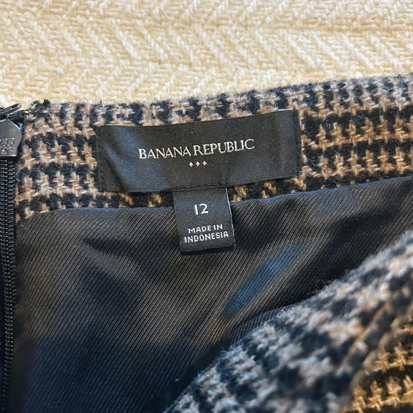 Banana Republic Black and Tan Houndstooth Mini Skirt - Picture 4 of 5